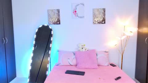 sarah  cinnamon online show from June 9, 5:01 pm