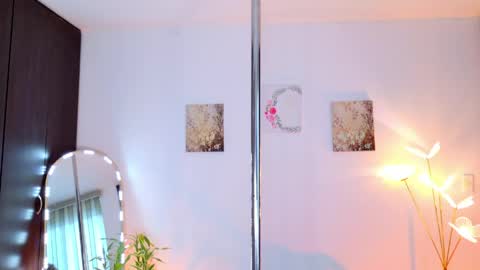 sarah  cinnamon online show from April 26, 6:16 pm