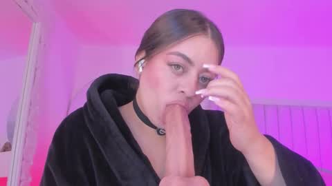 Sarah Bonneth online show from January 9, 6:01 pm