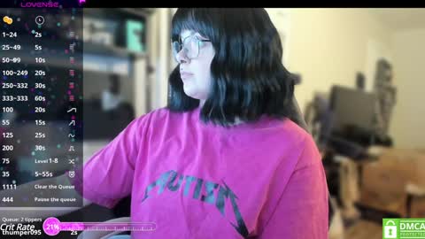 Snapshot of sarah_e_xx chatting on December 15, 12:07 am Sarah online show from December 15, 12:07 am