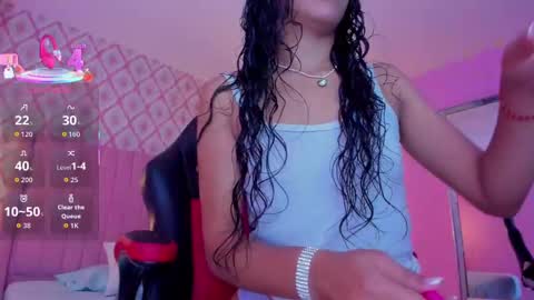 SARAH KEYS  online show from September 15, 3:15 am