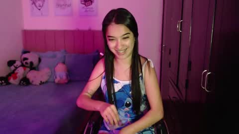Snapshot of sarah_stone15 chatting on March 12, 6:43 pm Sarah online show from March 12, 6:43 pm