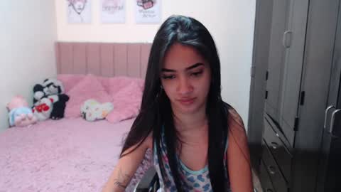 Snapshot of sarah_stone15 chatting on January 6, 6:31 pm Sarah online show from January 6, 6:31 pm