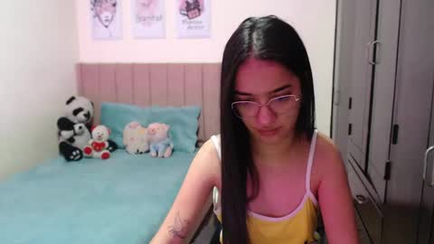 Snapshot of sarah_stone15 chatting on March 4, 3:59 pm Sarah online show from March 4, 3:59 pm