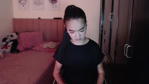 Snapshot of sarah_stone15 chatting on January 29, 12:43 am Sarah online show from January 29, 12:43 am