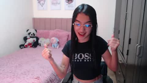 Snapshot of sarah_stone15 chatting on December 30, 4:18 pm Sarah online show from December 30, 4:18 pm