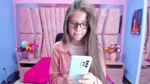Snapshot of sarah_sweett_ chatting on October 4, 1:39 pm Sarah online show from October 4, 1:39 pm