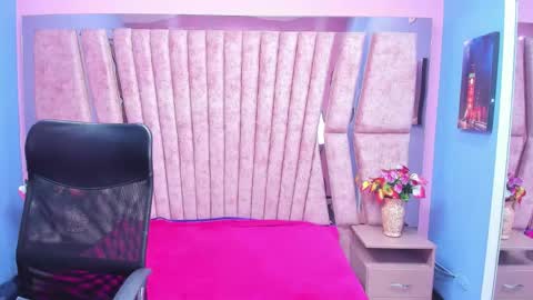 Snapshot of sarah_sweett_ chatting on October 6, 1:17 pm Sarah online show from October 6, 1:17 pm