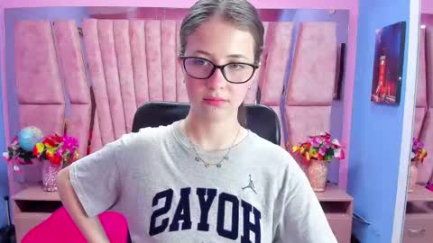 Snapshot of sarah_sweett_ chatting on October 7, 2:10 pm Sarah online show from October 7, 2:10 pm