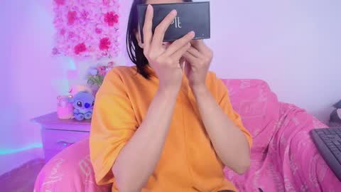 sarahajhoness online show from March 19, 1:37 pm