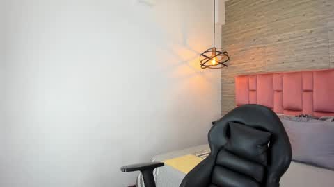 Sarah Deyvis online show from October 3, 8:36 pm