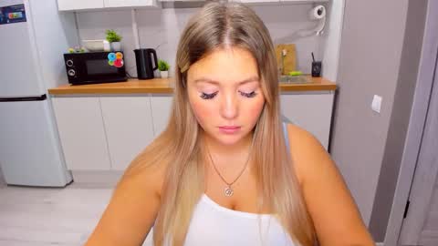 Sarah online show from October 19, 3:14 pm