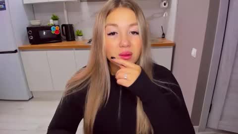 Sarah online show from October 8, 1:59 pm