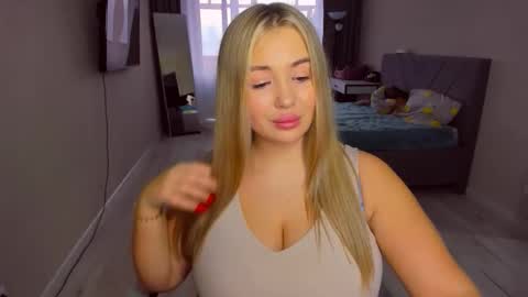 Sarah online show from March 18, 2:55 pm