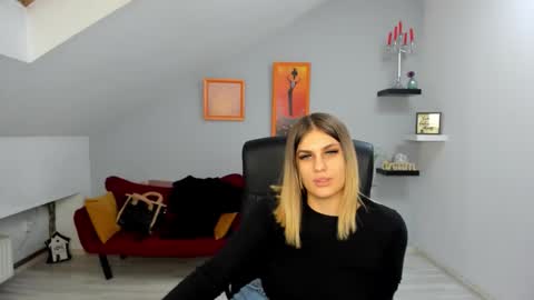 sarahowenn online show from December 18, 10:14 pm