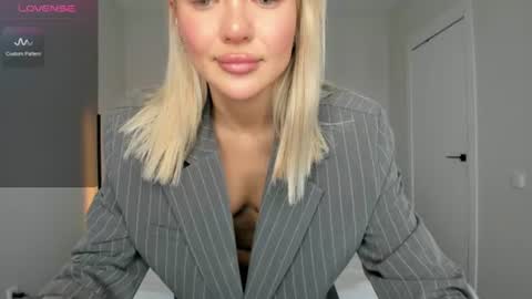 sarahphyllis online show from June 11, 1:41 pm