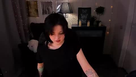 Sarah online show from April 4, 9:13 pm