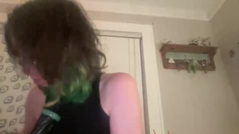 Sarah Smiles online show from May 27, 2:41 am