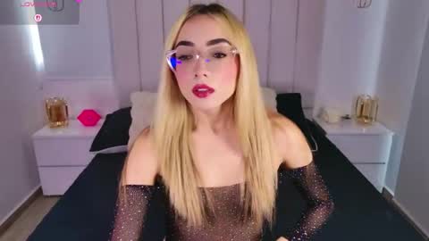 Sara jones   online show from April 27, 8:50 pm