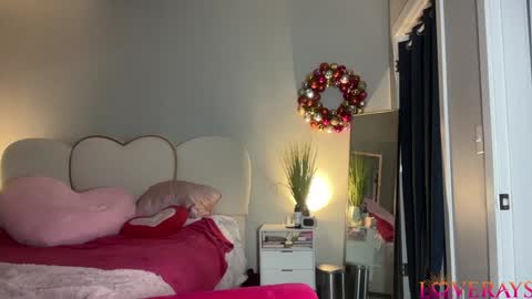 saraloverays online show from September 28, 4:41 am