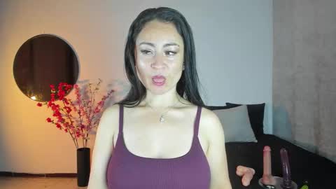 Snapshot of saramilf_69 chatting on September 10, 2:17 pm saramilf_69 online show from September 10, 2:17 pm