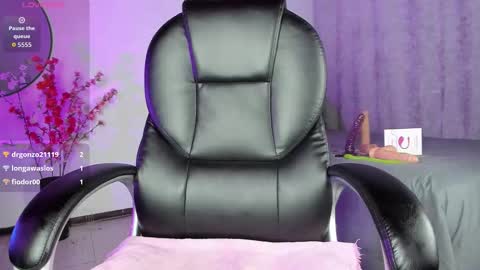 saramilf_69 online show from December 4, 2:41 pm