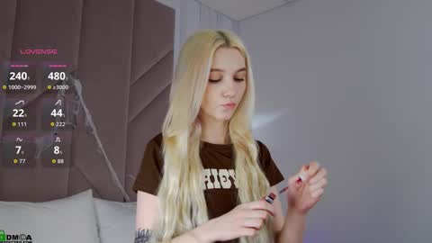 saramist online show from November 4, 1:32 am