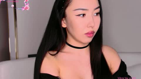 Mia online show from November 5, 7:24 am