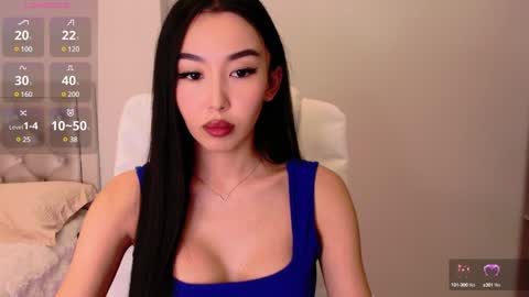 Mia online show from December 18, 9:25 am