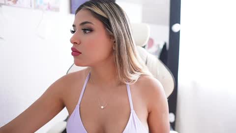 Snapshot of saraparisi_ chatting on January 20, 8:18 pm Sara online show from January 20, 8:18 pm