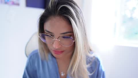 Snapshot of saraparisi_ chatting on January 29, 8:46 pm Sara online show from January 29, 8:46 pm