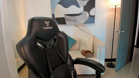 I am Sara  online show from April 25, 6:05 pm