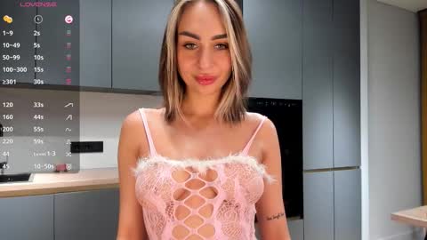 Sara online show from March 1, 9:03 pm