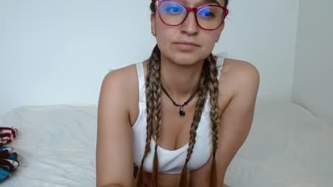 sara online show from February 21, 10:04 pm