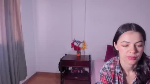 Snapshot of sarasweet_4 chatting on October 17, 2:42 pm Sara online show from October 17, 2:42 pm