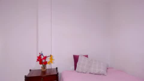 Snapshot of sarasweet_4 chatting on September 27, 4:25 pm Sara online show from September 27, 4:25 pm
