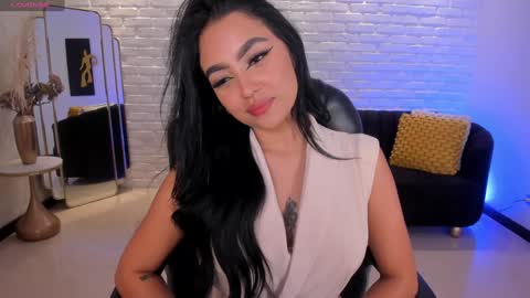 Snapshot of sarawinstone_ chatting on December 8, 11:03 am Sara Winstone online show from December 8, 11:03 am