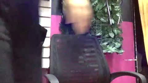 mery online show from April 8, 3:25 pm