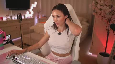 sashawest_official online show from April 16, 11:51 pm