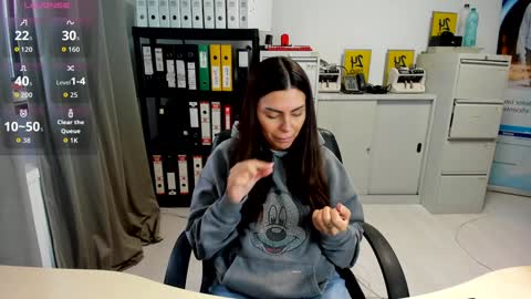 sassytiff online show from October 26, 1:50 pm