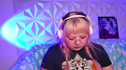 Gina George online show from April 25, 2:25 am