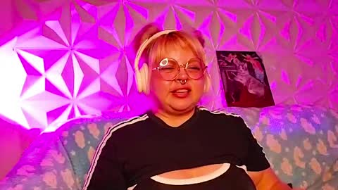 Gina George online show from April 24, 2:14 am