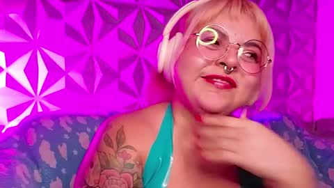 Gina George online show from April 2, 12:30 am