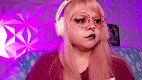 Gina George online show from April 27, 1:14 am