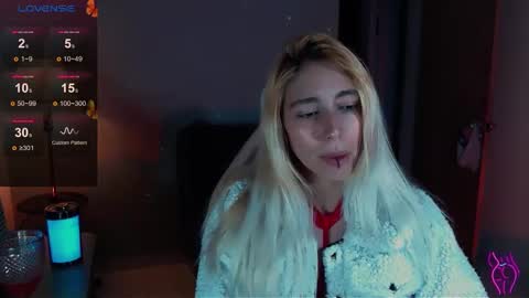 Snapshot of saucy_jenn1 chatting on December 15, 1:57 am I AM JENN online show from December 15, 1:57 am