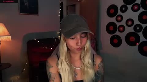 Snapshot of saucy_jenn1 chatting on February 22, 3:01 am I AM JENN online show from February 22, 3:01 am