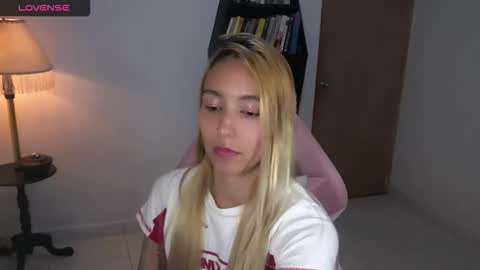 I AM JENN  online show from November 16, 3:52 am