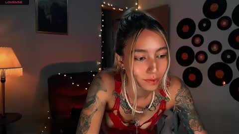 Snapshot of saucy_jenn1 chatting on February 23, 3:39 am I AM JENN online show from February 23, 3:39 am