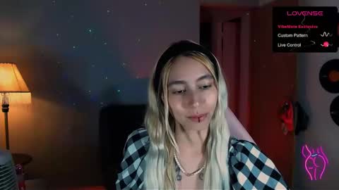 Snapshot of saucy_jenn1 chatting on January 8, 3:08 am I AM JENN online show from January 8, 3:08 am