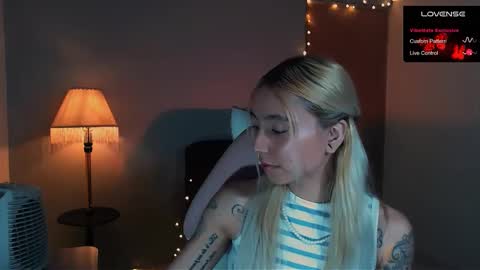 Snapshot of saucy_jenn1 chatting on January 17, 2:50 am I AM JENN online show from January 17, 2:50 am